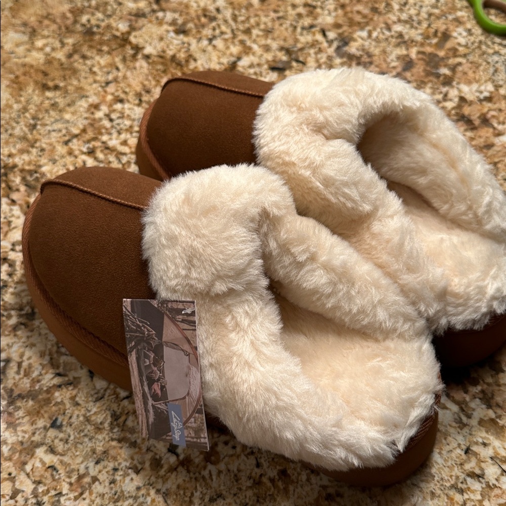 Cozy Chestnut Women's Platform Slippers New Boutique Comfy Soft Faux Fur - Picture 6 of 9